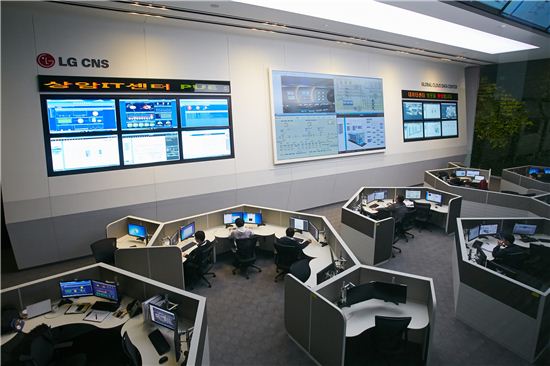 LG CNS 부산 데이터센터 통합관제실