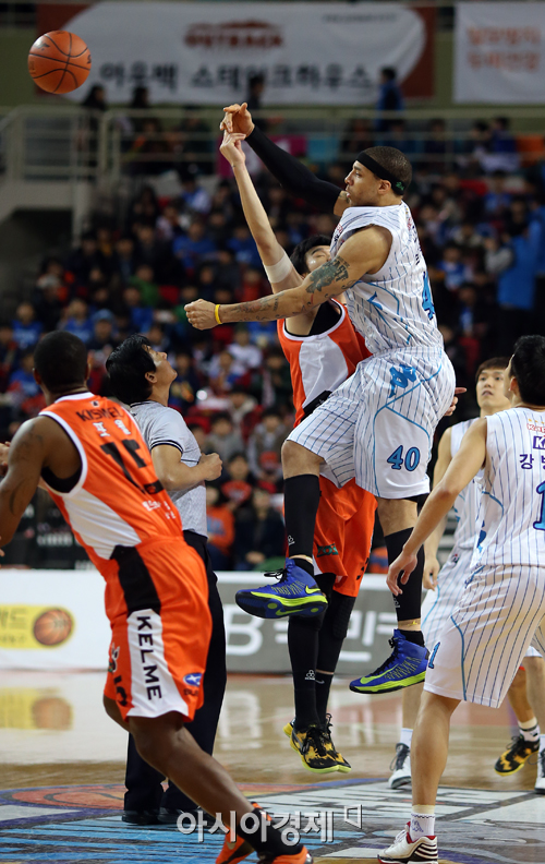 [포토] 브라운 '내가 더 높다!'