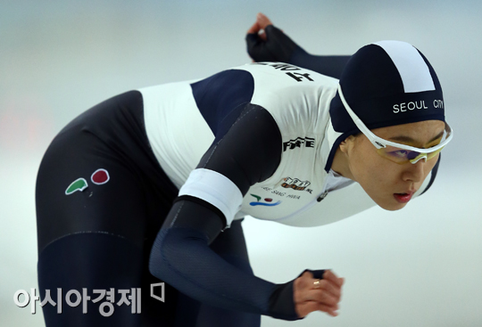 이상화, 이틀 연속 대회新…종별 빙속 女1000m 우승