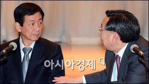 [포토]대화중인 진영 부위원장-김기문 중앙회장