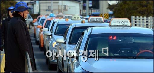 [포토]줄지어 선 택시들, 20일 부터 파업 예고