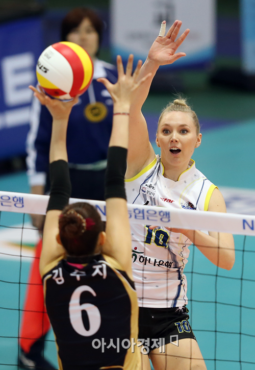 [포토] 니콜 '공의 운명은?'