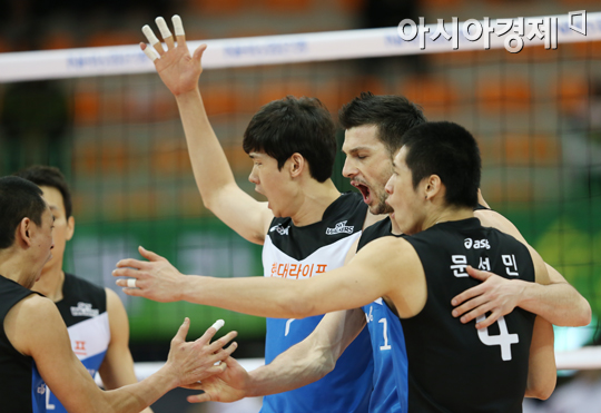 [포토] 환호하는 현대캐피탈 선수들