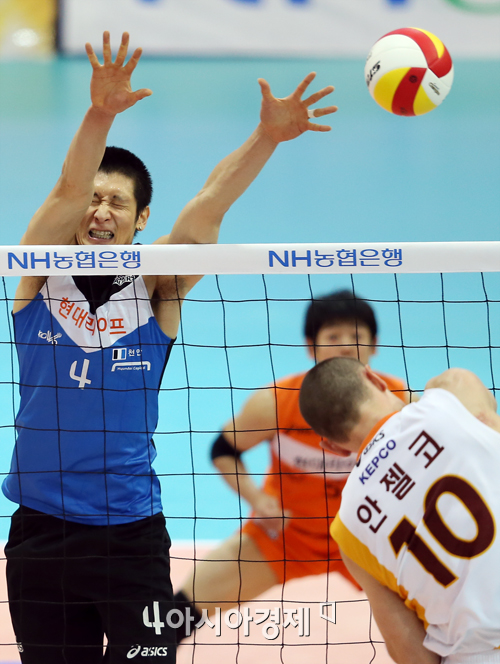 [포토] 문성민 '안젤코는 무섭다'