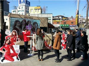 ▲레쓰비 카페타임, 직장인 응원 거리 이벤트