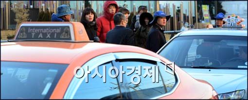 [포토]택시 언제 오려나?