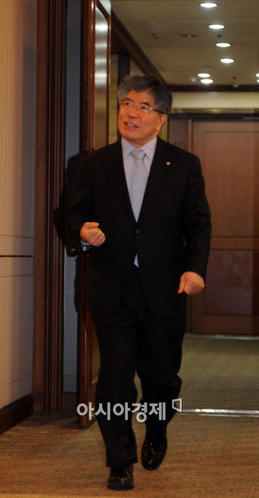 [포토]경제동향간담회 참석한 김중수 한은총재