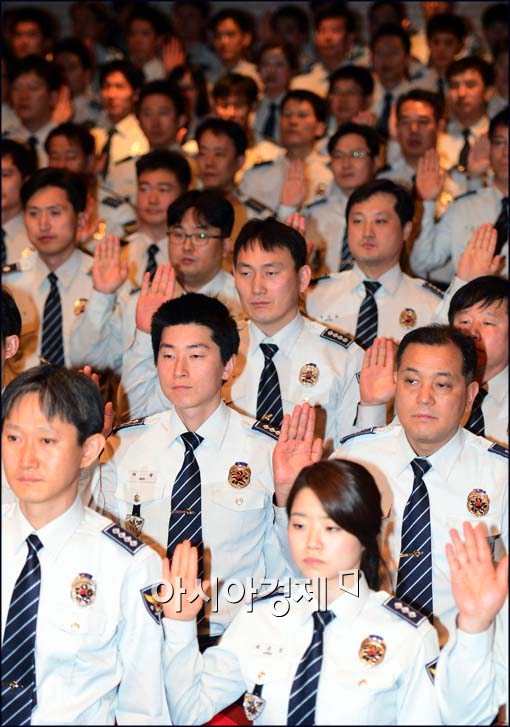 [포토]선서하는 학교전담경찰관들