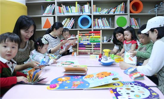 강동구, 아이 잠시 맡기는 '일시 보육 1호점' 개설 