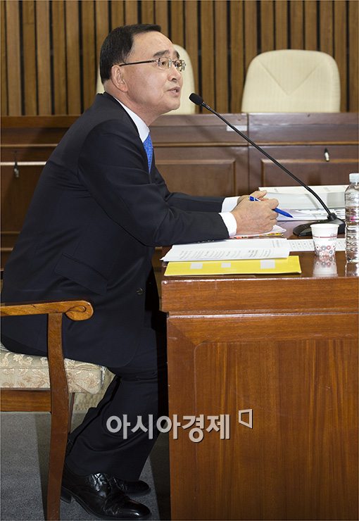 [포토]답변하는 정홍원 후보자