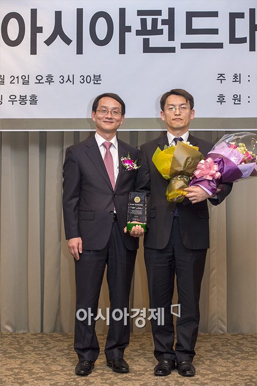 [포토]아시아펀드대상, 국내주식일반형 무문 최우수상을 수상한 우리자산운용