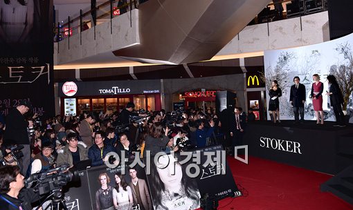 [포토]영화 '스토커'를 향한 뜨거운 취재열기