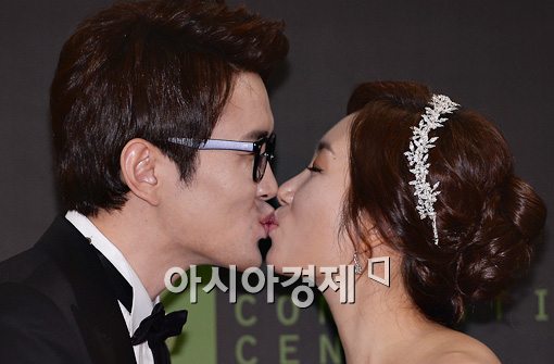 [포토]'결혼' 윤형빈-정경미, 달콤한 키스~