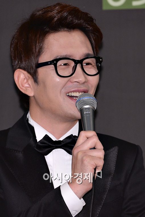 [포토]윤형빈, '국민요정' 정경미와 결혼합니다!