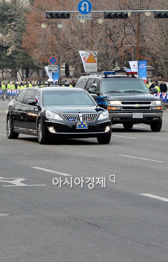 [포토] 취임식장으로 향하는 박근혜 대통령 의전차량