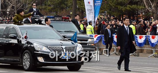 [포토] 인사하는 박근혜 대통령