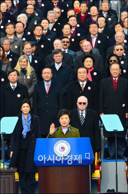 [포토]선서중인 박근혜 대통령