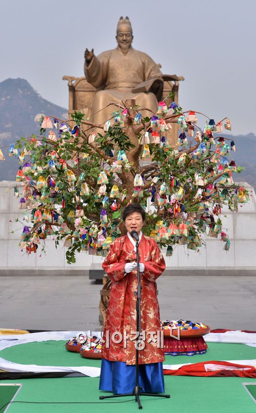 [포토]광화문 광장의 박근혜 대통령 