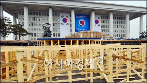 [포토]취임식장 철거 중