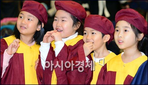 [포토]졸업하는 장난꾸러기들
