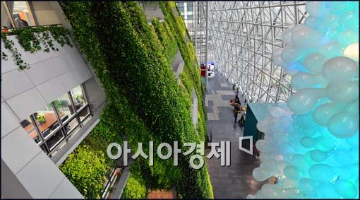 [포토]서울시청 수직정원이 기네스북에…
