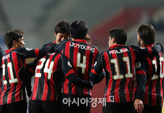 [포토] 윤일록 추가골에 기뻐하는 FC서울