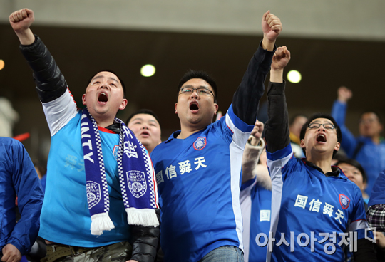 [포토] 장쑤 서포터 '내 팀 응원하러 한국까지 왔어요'