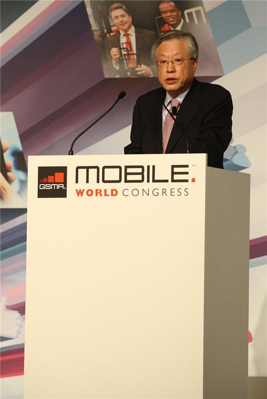 [포토]이석채 KT 회장, MWC 2013 기조연설