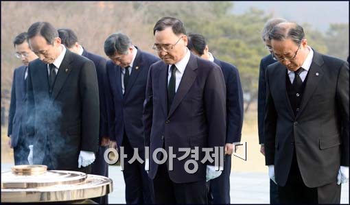 [포토]참배하는 정홍원 국무총리