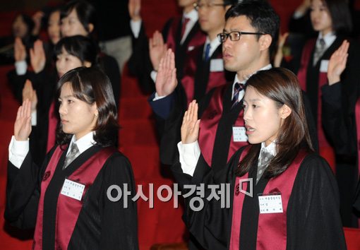 [포토]신임여검사의 굳건한 선서 