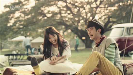 빈폴아웃도어, 김수현·수지 글램핑 데이트 공개
