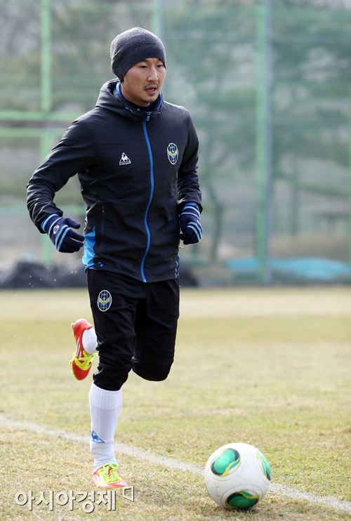 [포토] 훈련하는 이천수 '오늘은 가볍게 몸만 풀어요~'