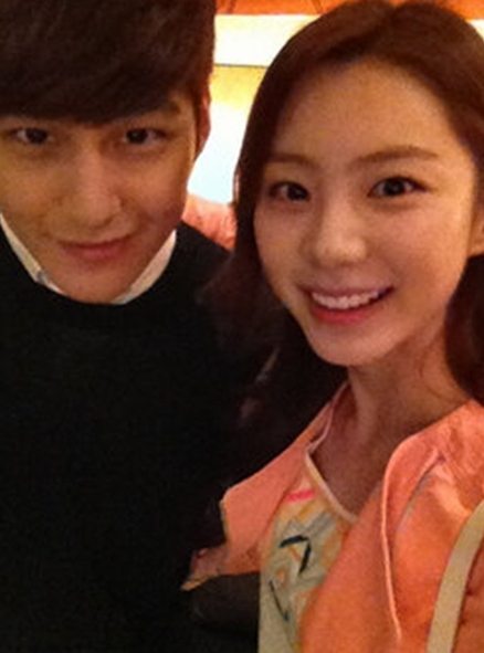 박수진, 김범과의 친분과시…'연인포스' 물씬