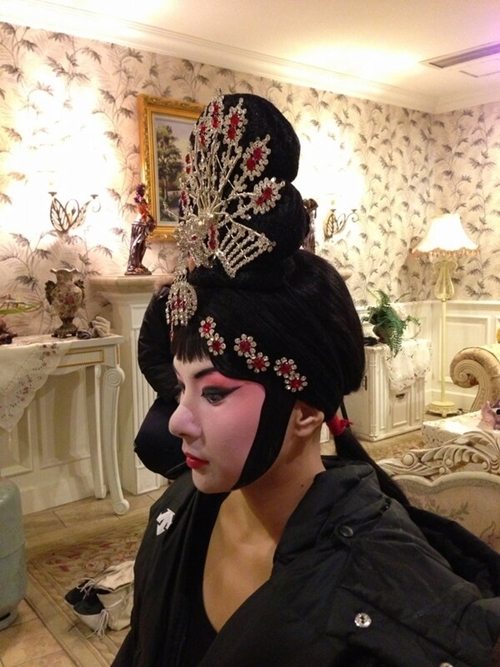 채연 근황, 경극 분장 하고 찰칵…"실제 경극 배우 같아"