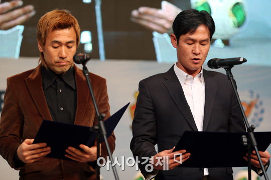 [포토] 김병지-최용수 감독 '페어플레이로 리그를 깨끗하게!'