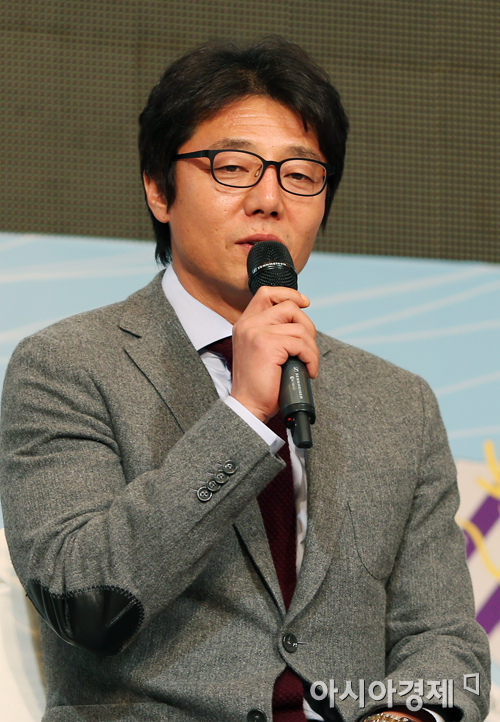 [포토] 황선홍 감독 '외국인 선수 없이도 자신 있어요'