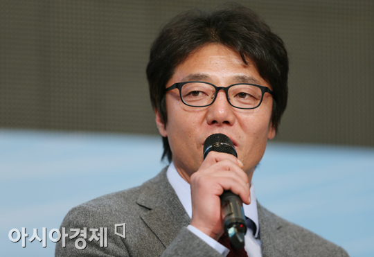 [포토] 각오 밝히는 포항 황선홍 감독
