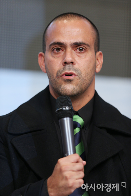 [포토] 각오 밝히는 전북 파비오 감독대행