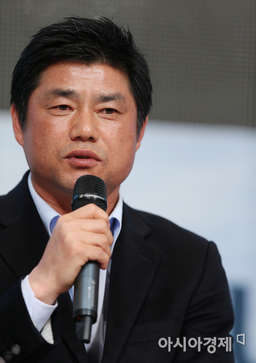 [포토] 윤성효 감독 '고향팀에 돌아와서 마음이 더 편합니다~'