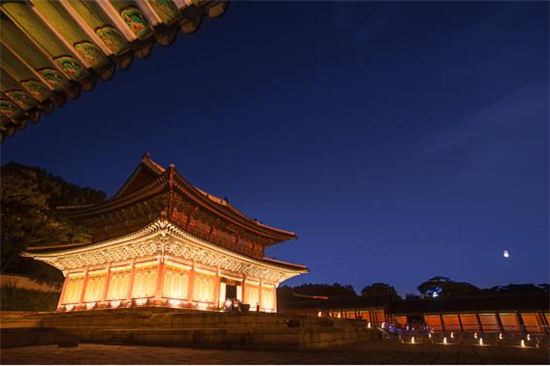 봄밤, 창덕궁 달빛기행 어때요?