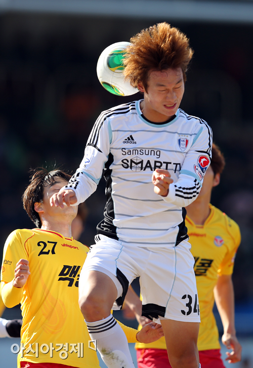 [포토] 연제민 '감각적인 백헤딩'