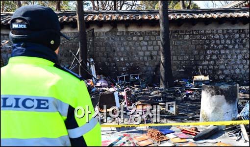 [포토]쌍용차 농성장 주변 화재, 경찰들만...