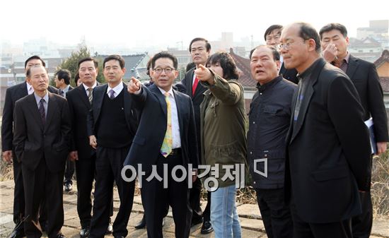 [포토]노희용 광주시 동구청장, 주민들과 함께 현장 점검 