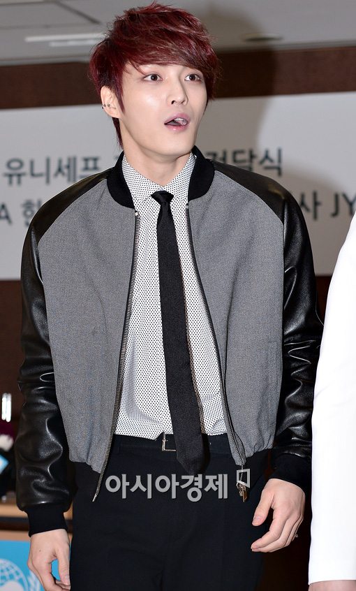 [포토]깜짝 놀란 김재중, 뭘 봤길래?