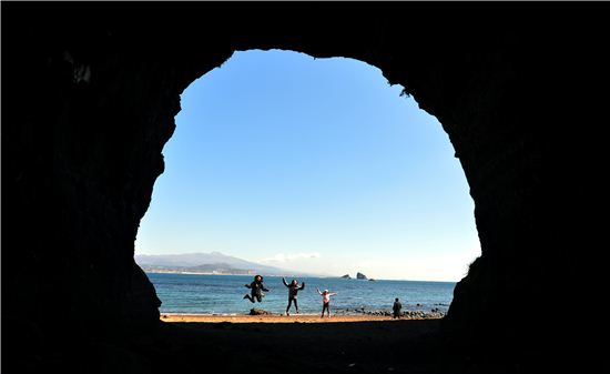 물 좋은 해변千里···봄 고운 제주