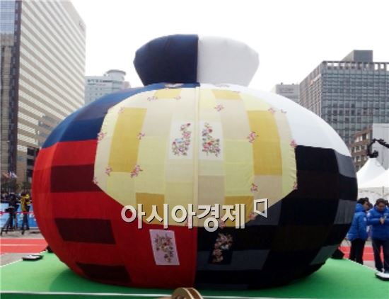 박근혜 대통령 취임식때 사용한  광화문 대형 복주머니의 비밀