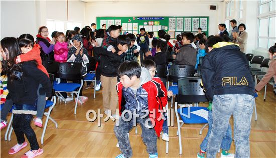 단 4명의 어린이 ‘생각에 날개를 달자! 책날개 입학식’ 화제