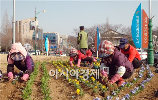 [포토]봄맞이 하는  미항의 도시 여수