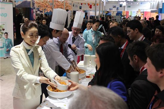 독일인들 입맛 사로잡은 대한항공 '비빔밥·불고기덮밥'