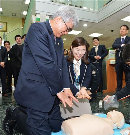 농협銀, 고객 안전 위해 직원 대상 응급처치 교육